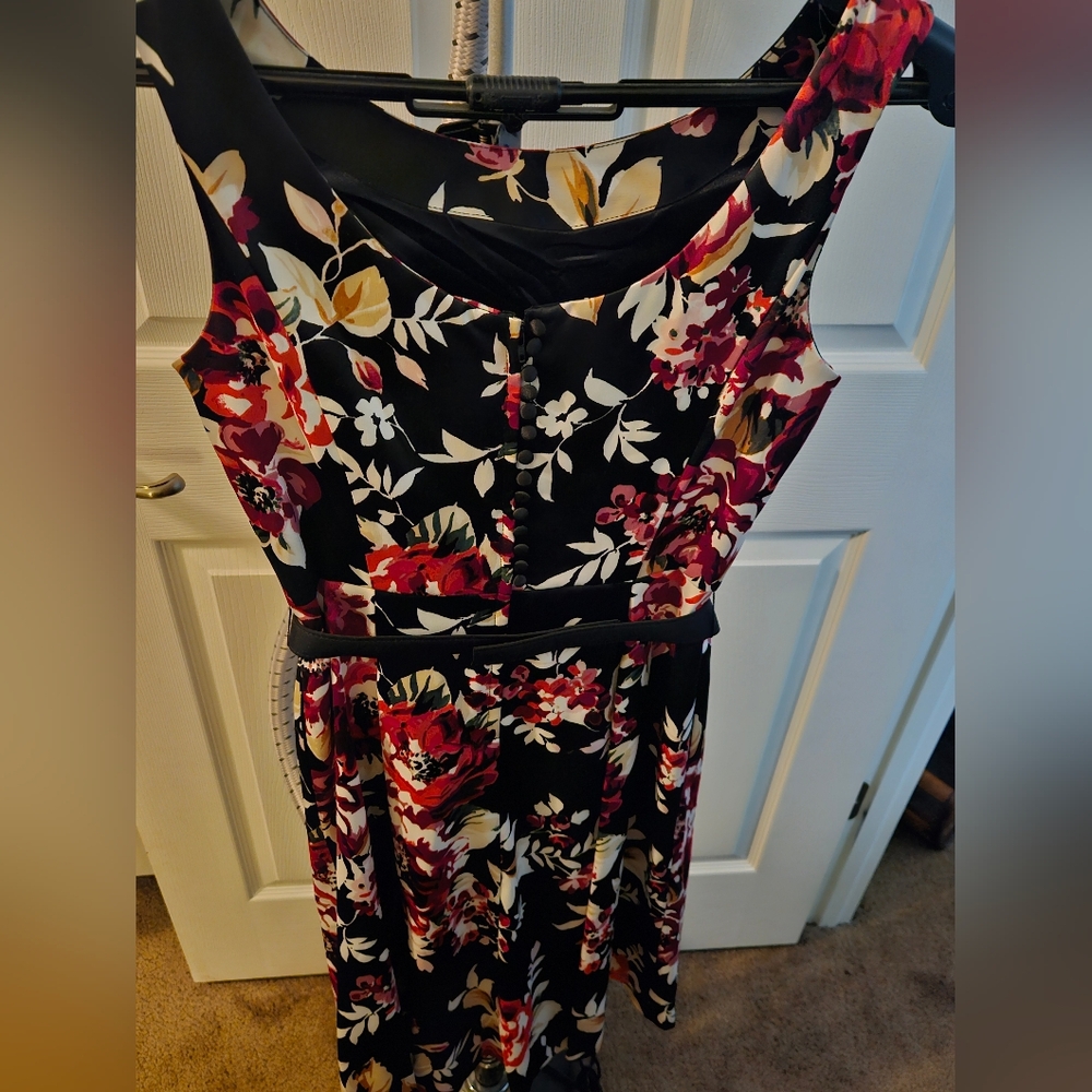 White House Black Market Black and Red Satin Dress - Picture 3 of 6
